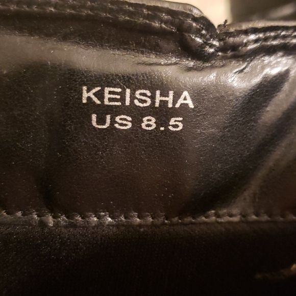 Black and Gold Quilted 4in Heel Boots Size 8.5 - Picture 5 of 7